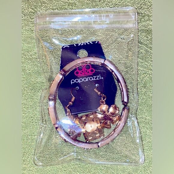 NWT Gold Tone Jewelry Trio- Rhinestone Bracelet,Adjustable Ring,Pierced Earrings - Picture 10 of 16